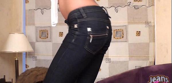  Come enjoy my slim and sexy teen body in jeans